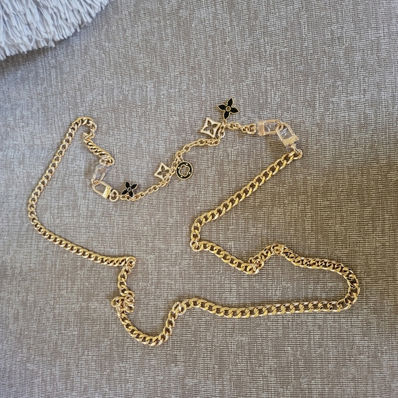 Classic Chain Design With Charms - Picture 1 of 10